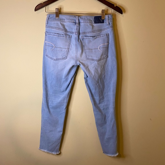 American Eagle Jeans Light Wash Distressed Denim Jegging Crop Size 4 - Picture 5 of 8